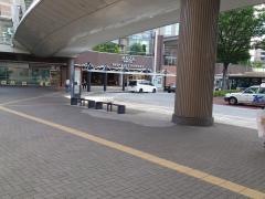 「川崎駅西口」バス停留所