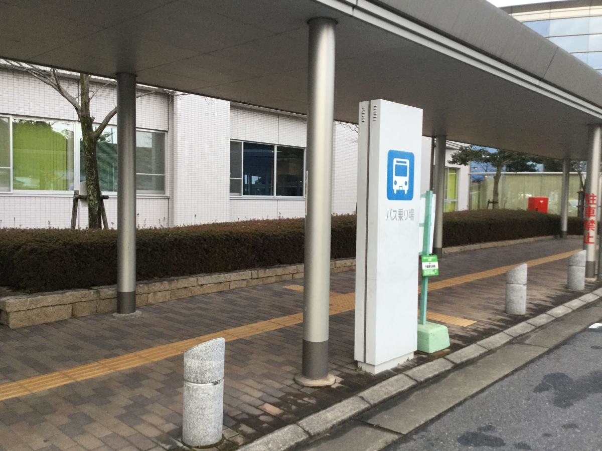 中濃厚生病院バス停の停留所です