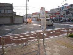 「六浦中学」バス停留所