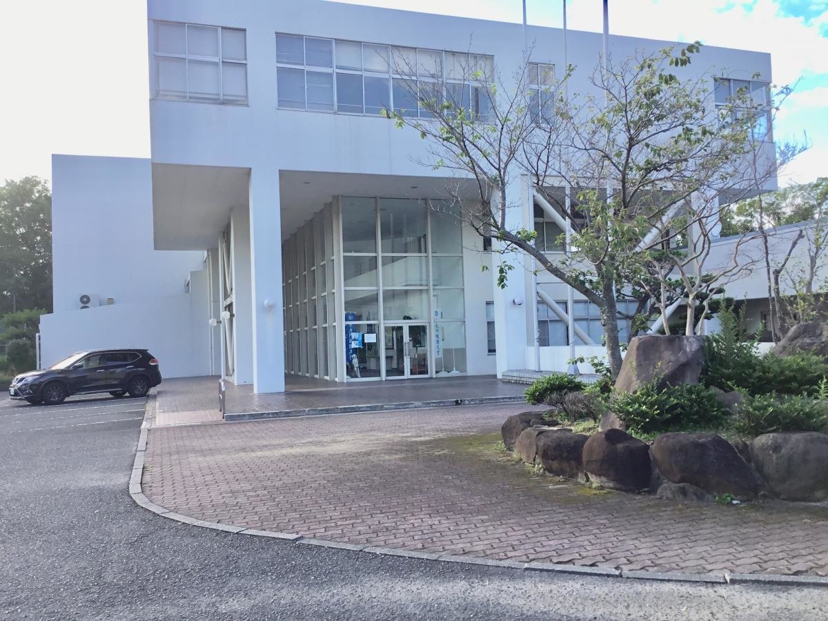 中九州短期大学建物外観写真です。