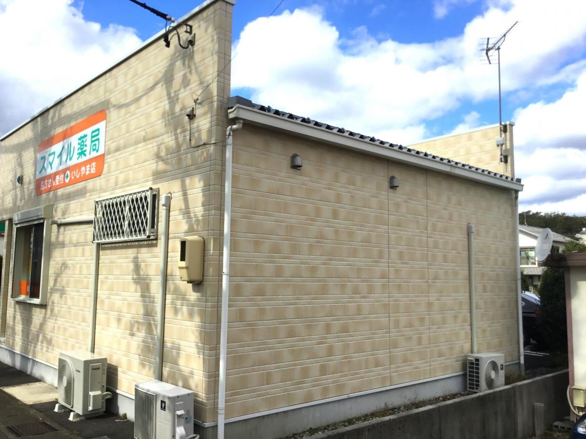 南東側から見た建物