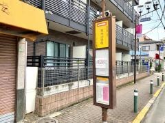 「本木小学校」バス停留所