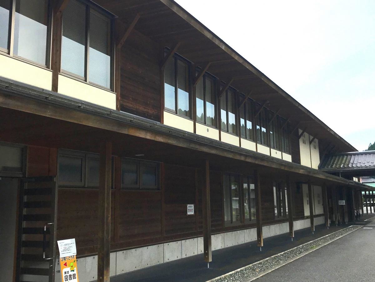 真庭市立美甘図書館