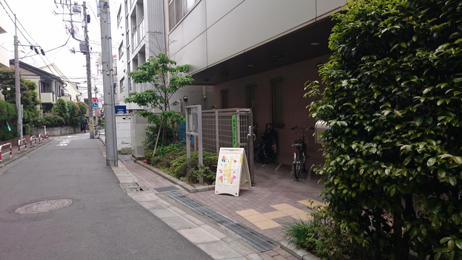 右から