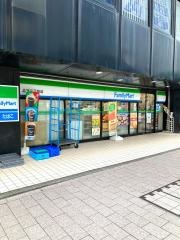 ファミリーマート　赤坂三丁目店