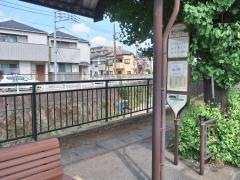 「野川小学校前」バス停留所