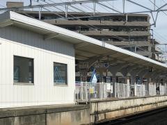 県総合運動場駅