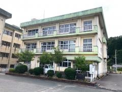 三江小学校