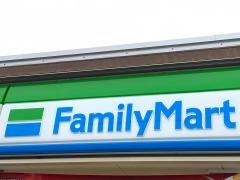 ファミリーマート　鏡石境店