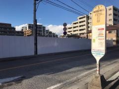 「鶴間駅東口」バス停留所