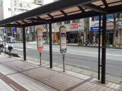 「かるかや山前」バス停留所