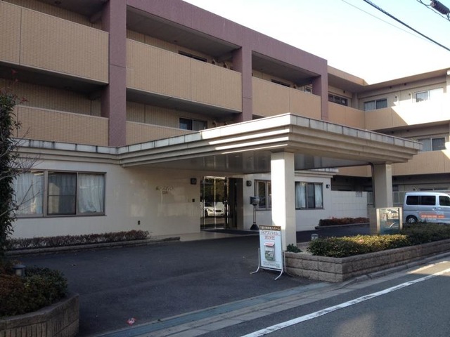 正面側を遠目で撮影