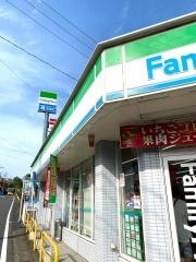 ファミリーマート　日当平店