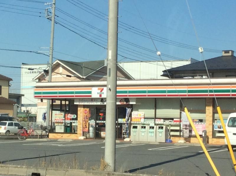 向かいの通りから