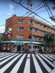 ファミリーマート　新井薬師店