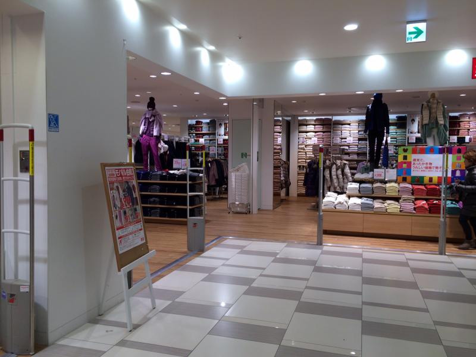 ユニクロ 神戸 ハーバーランド umie 店