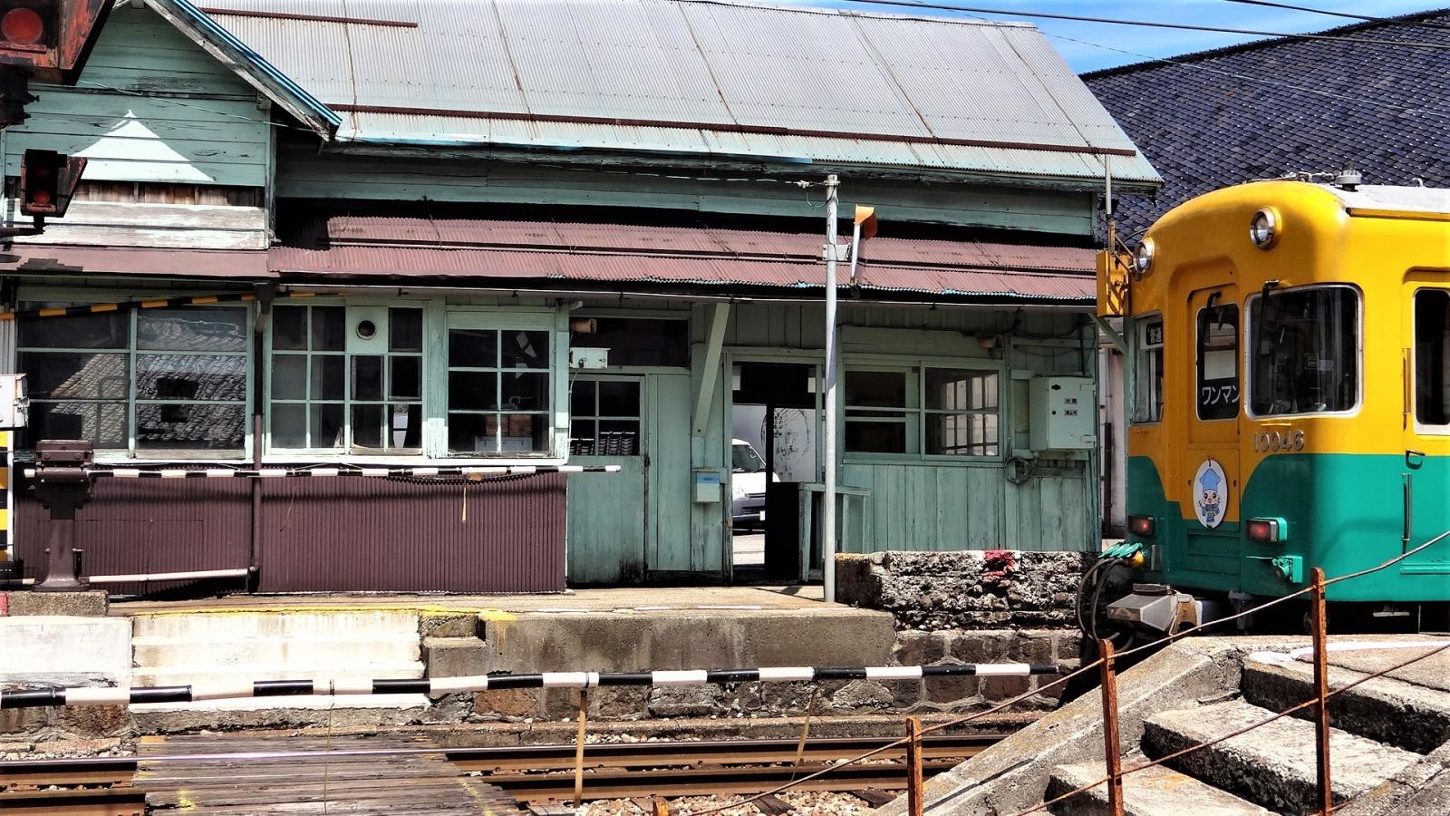 舌山駅