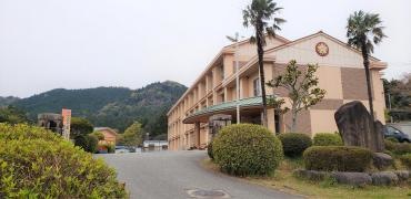 会見小学校