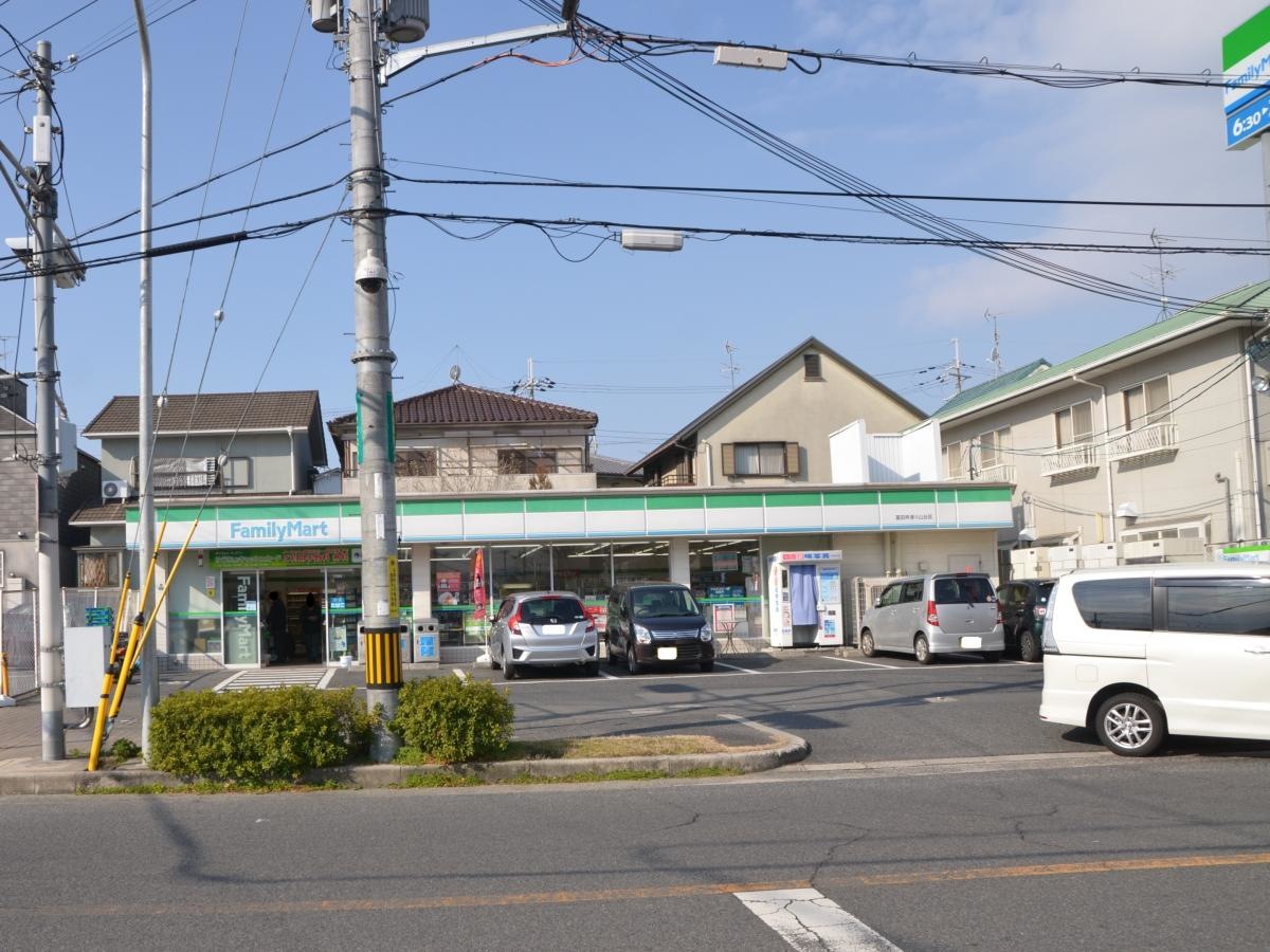 ファミリーマート富田林津々山台店