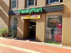 ファミリーマート　京王プレッソイン池袋店