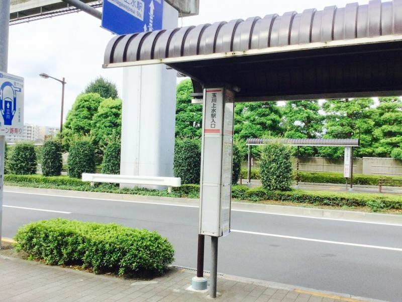 大きなバス停です。