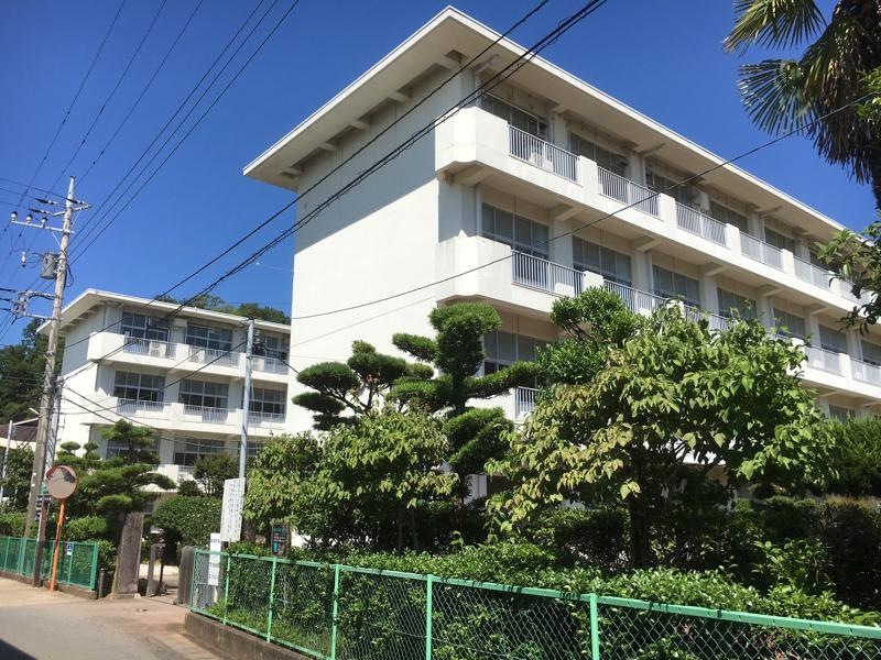韮山中学校