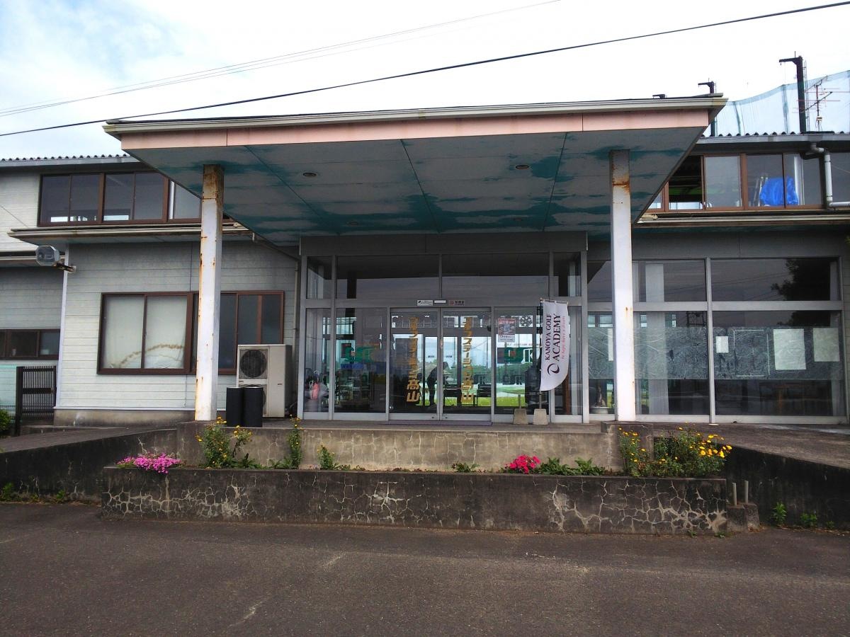 ゴルフ練習場 入り口