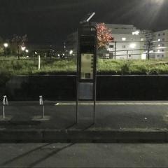 「鶴ケ谷団地入口」バス停留所
