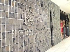 ＢＥＡＵＴＹ　&　ＹＯＵＴＨ　ＵＮＩＴＥＤ　ＡＲＲＯＷＳ　神戸三宮店