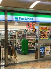 ファミリーマート　なんばウォーク店