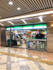 ファミリーマート　なんばウォーク店