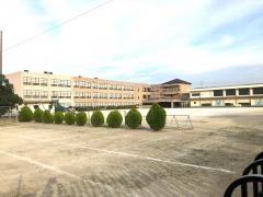 暁小学校