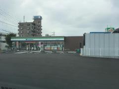 ファミリーマート　吉川保一丁目店