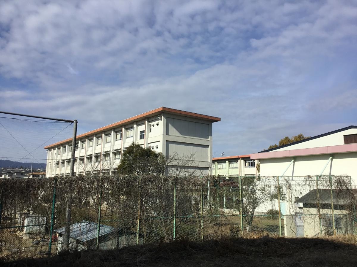 富雄南中学校　東から撮影
