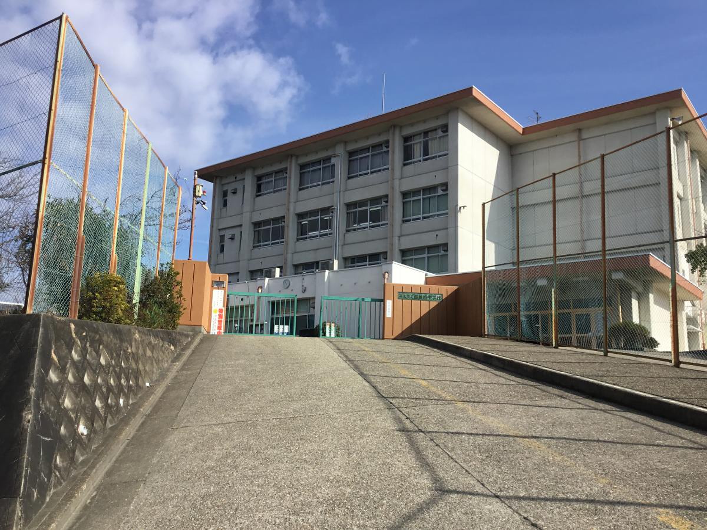 奈良 市立 富雄 南 中学校