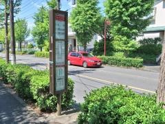 「ファミリーテニスクラブ前」バス停留所