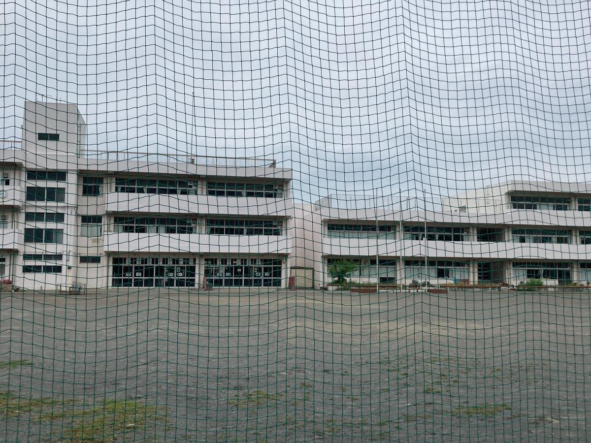 港南台第三小学校の施設外観です。