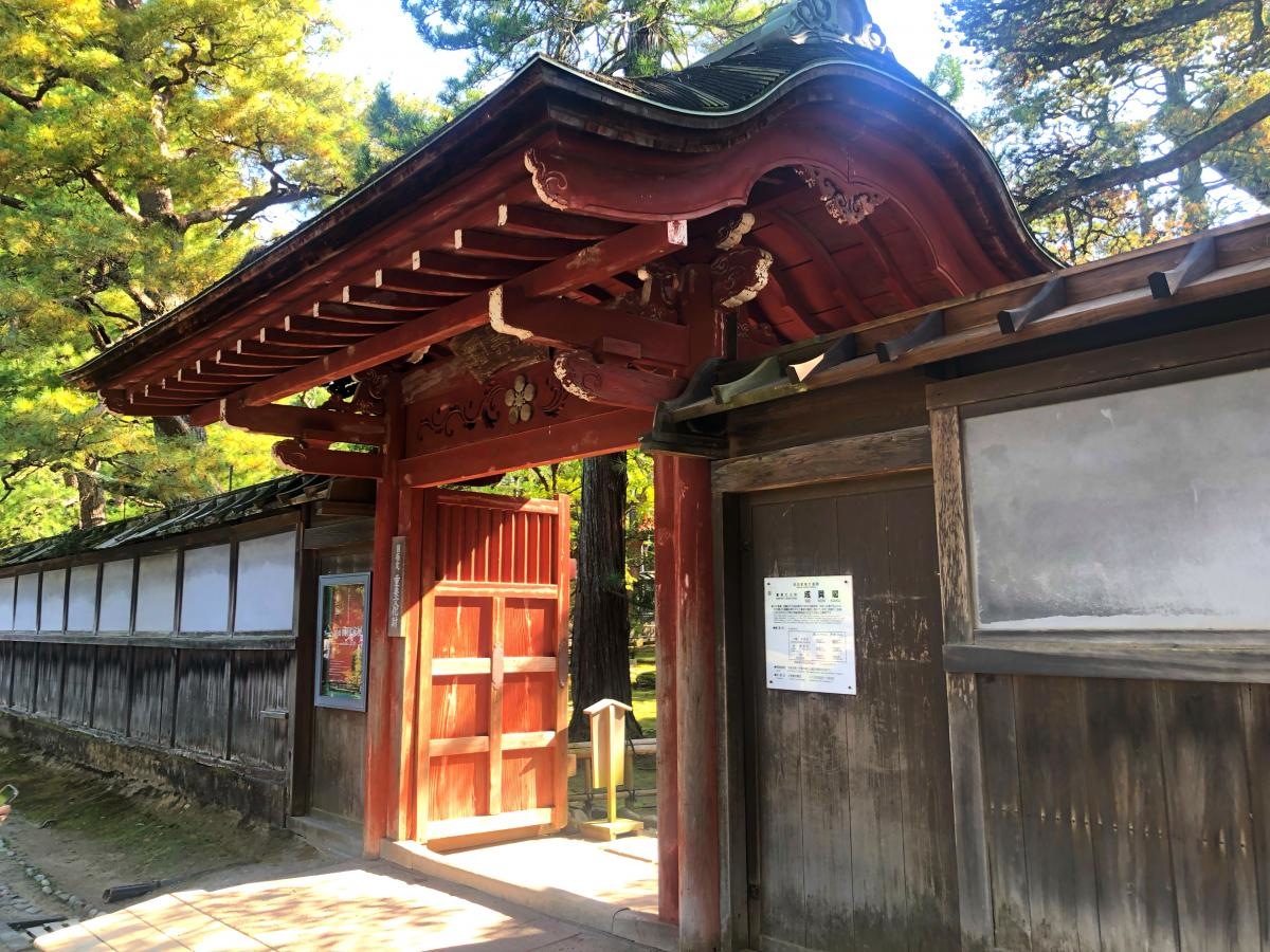 施設入口