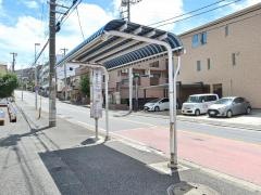 「獅子ケ谷」バス停留所