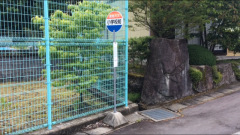 「学校前」バス停留所