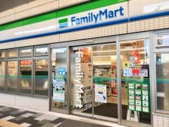 ファミリーマート　新板橋店