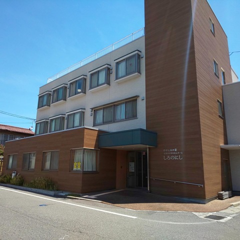 やすら木の家　しろのにし