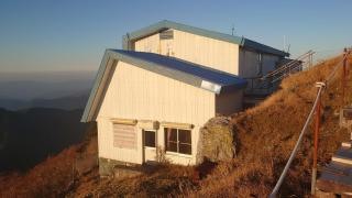 剣山頂上ヒュッテ雲海荘