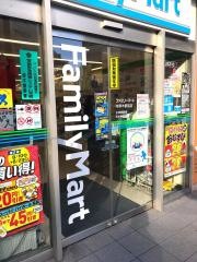 ファミリーマート　本厚木駅前店
