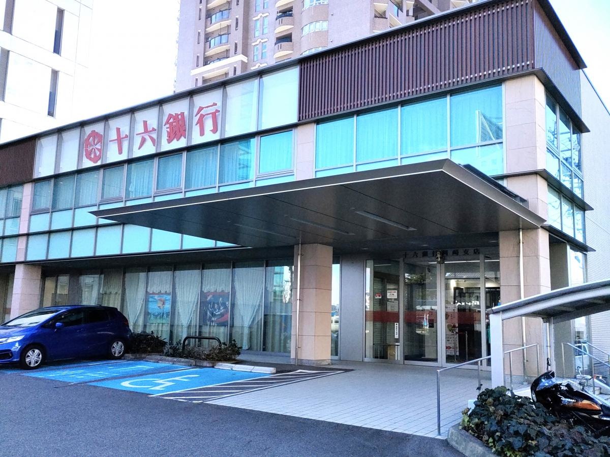 北東から
