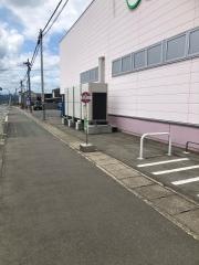 「漆山駅入口」バス停留所