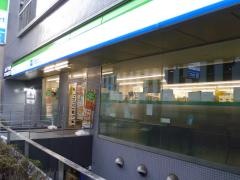 ファミリーマート　立川北口店