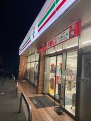セブンイレブン　八幡春の町店