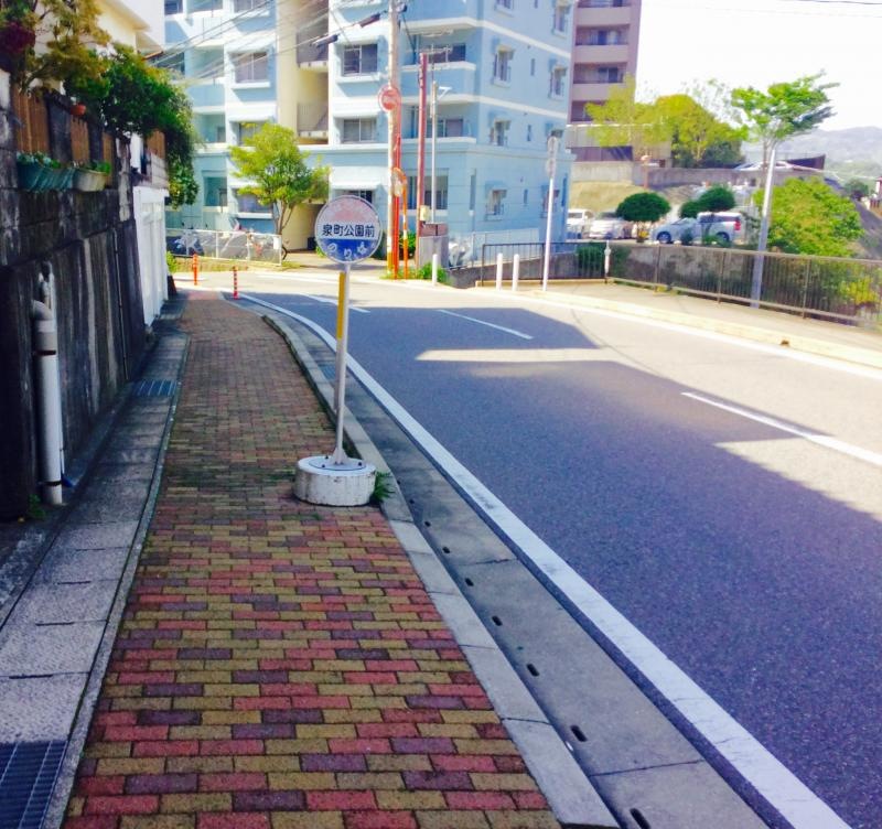 「泉町公園前」バス停留所