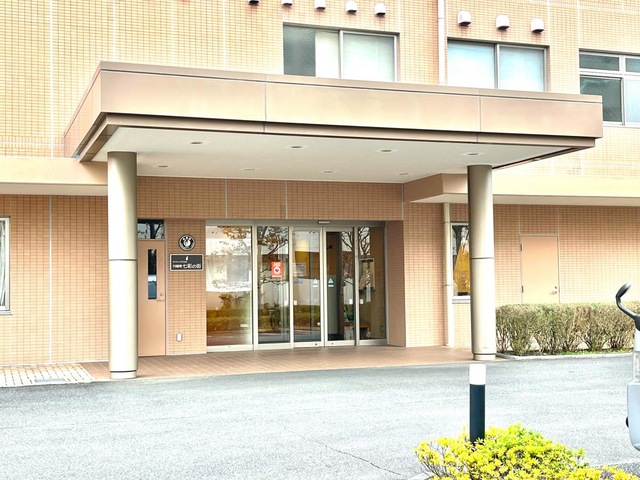 ライフ&シニアハウス川越南七彩の街の建物入口外観